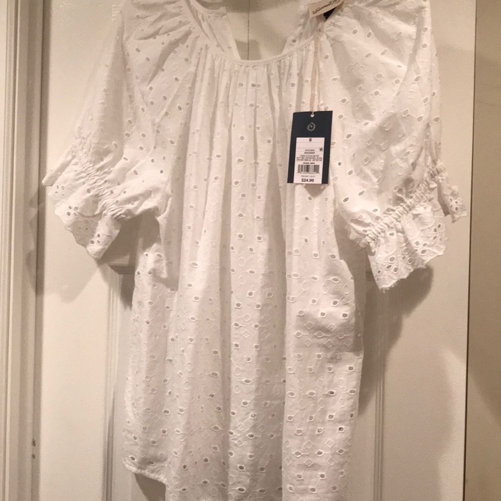 Universal Thread eyelet top